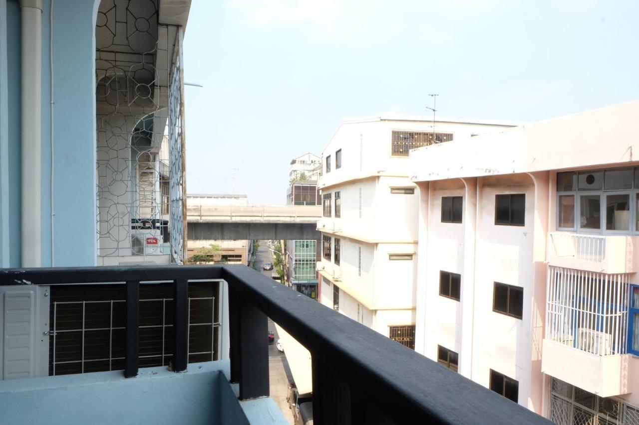 Sleep With Me Bangkok - Bts Phra Khanong Exterior photo