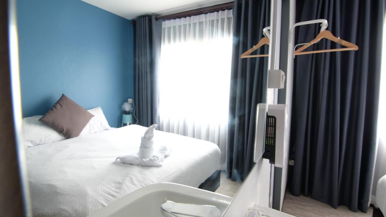Sleep With Me Bangkok - Bts Phra Khanong Exterior photo