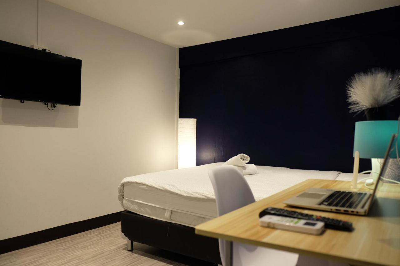 Sleep With Me Bangkok - Bts Phra Khanong Exterior photo