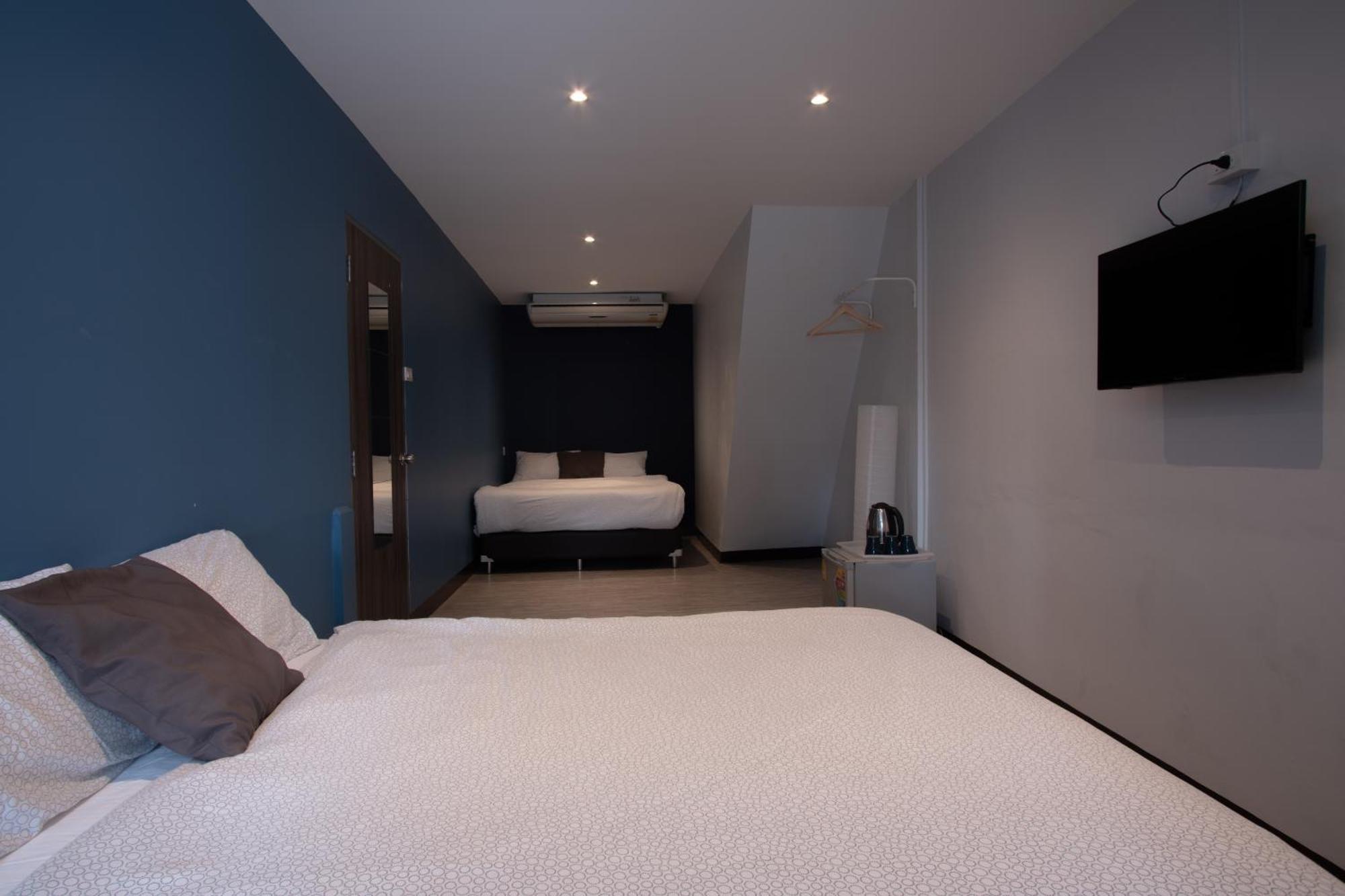 Sleep With Me Bangkok - Bts Phra Khanong Room photo